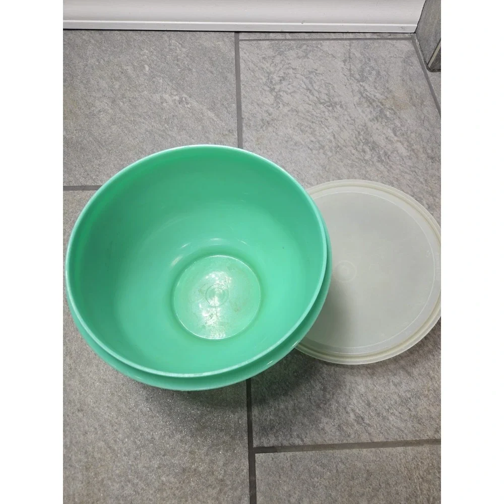 Vintage Tupperware 'Crisp It' #1424-2 Green Lettuce Bowl Keeper - Bowl And Lid